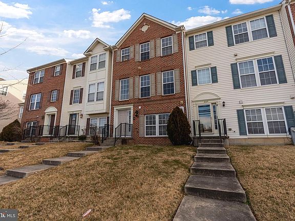 3rd image of 811 Middle River Rd