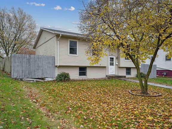 3rd image of 908 N Aldrin Dr