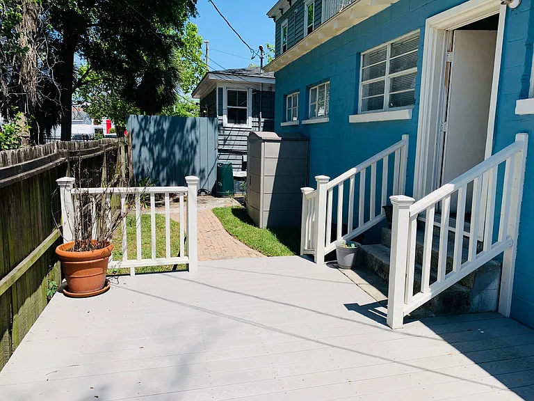 903 Montgomery St — Photo 42