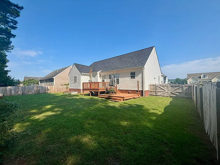 2037 Cherrytree Ln — Photo 16