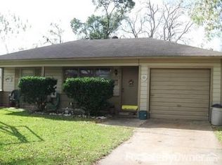 400 Evans St, Angleton, TX 77515