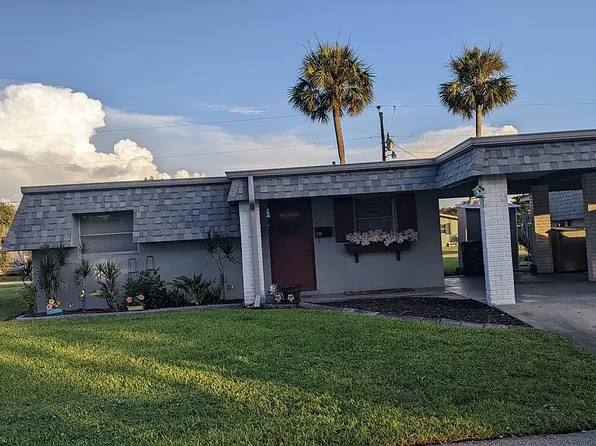 330 Suffolk Ct, Lehigh Acres, FL 33936