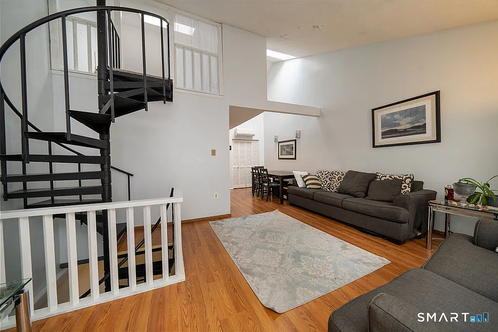 1 bed, 1.0 bath, 937 sqft, $2,400 — Photo 3