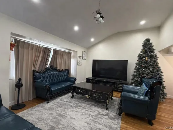 126 Radcliffe Road, Plainview, NY 11803