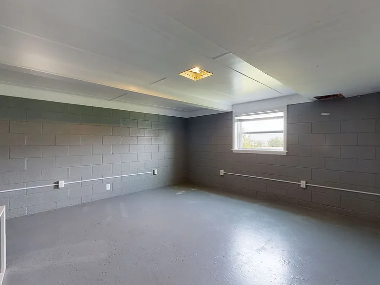 108 Hawkins Creek Ln — Photo 35
