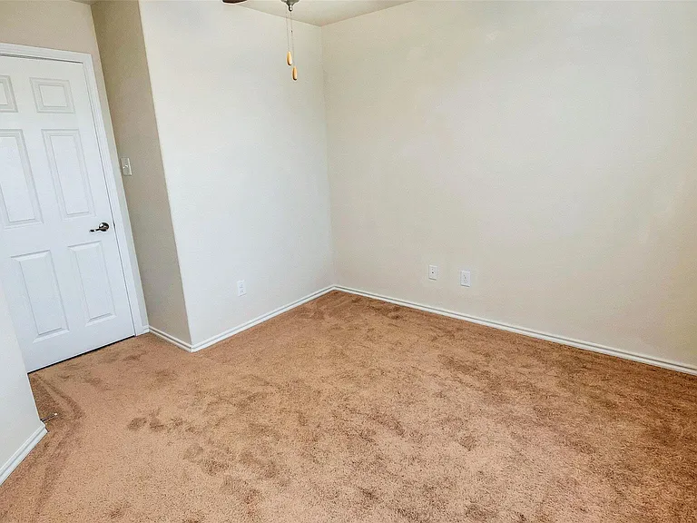 6475 Calgary Woods Ln — Photo 12