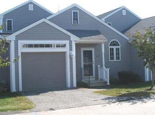 105 Village Ln, Bellingham, MA 02019