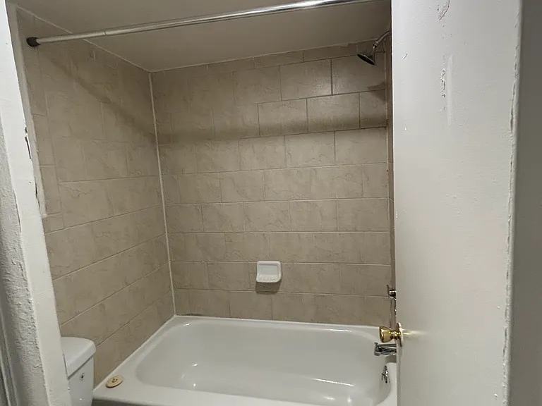 319 W Franklin St #1105 — Photo 5
