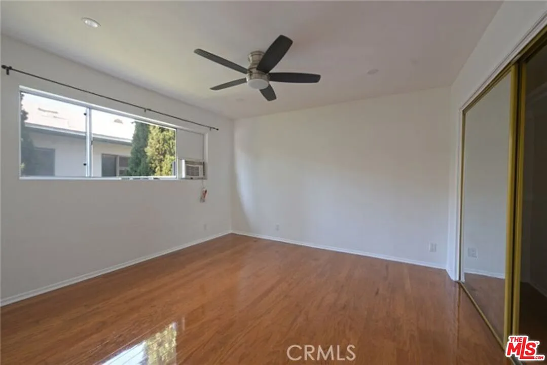2 bed, 2.0 bath, 950 sqft, $2,997 — Photo 4