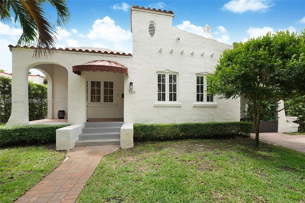 Building Photo - Minorca Ave