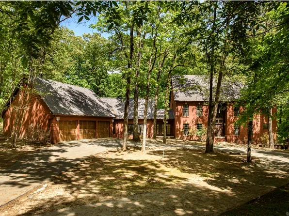 6 Country Oaks Dr, Little Rock, AR 72223