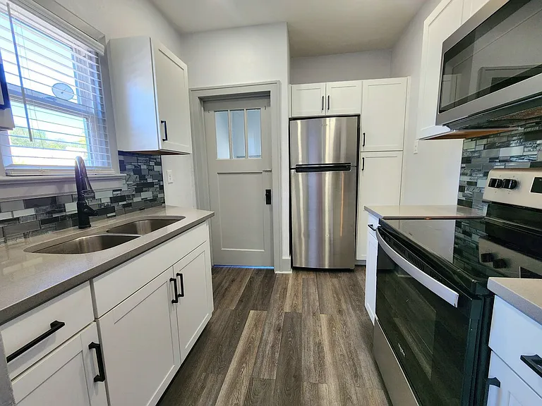2230 N Elizabeth St — Photo 9