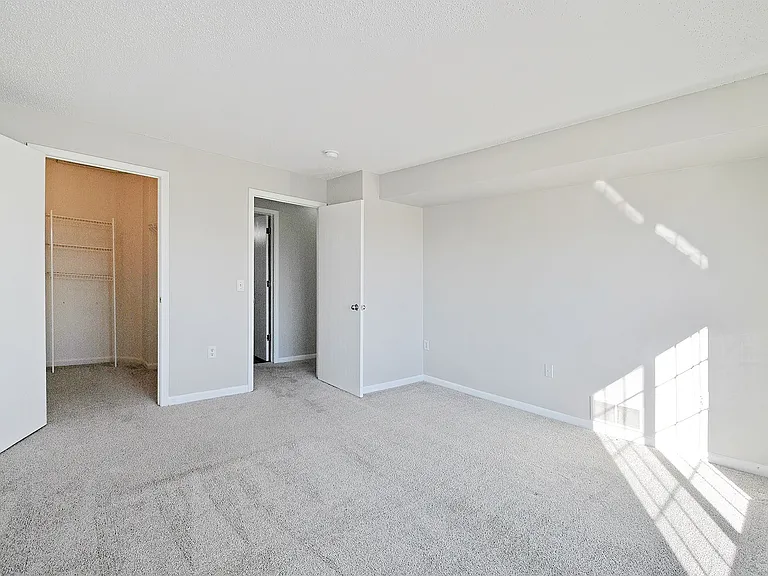 Pendleton Park Apartments — Photo 15