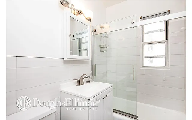 Sold by Douglas Elliman | media 22