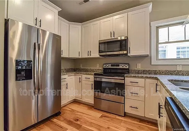 601 Fairview Rd — Photo 8