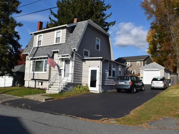 92 Barrows St, Somerset, MA 02725