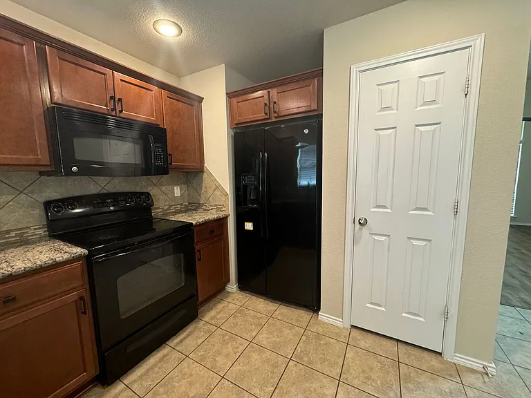 9614 Rogano Ct — Photo 4
