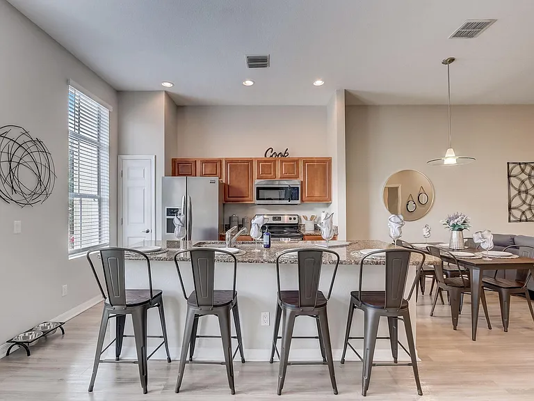 Majestic of Downtown Baldwin Park — Photo 46