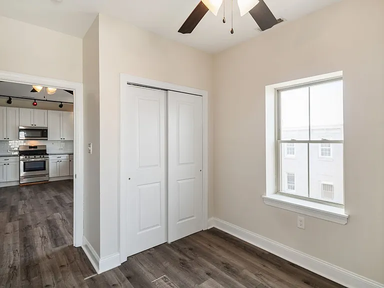 635 W Girard Ave #D — Photo 5