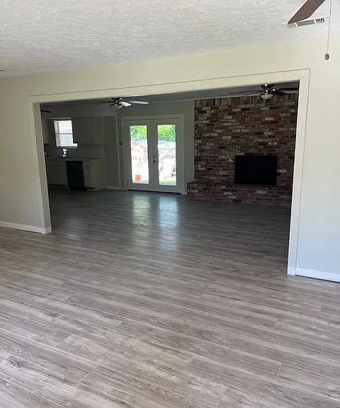 1215 Bois D Arc St — Photo 5