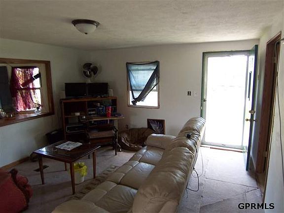 2nd image of 720 W 8th St