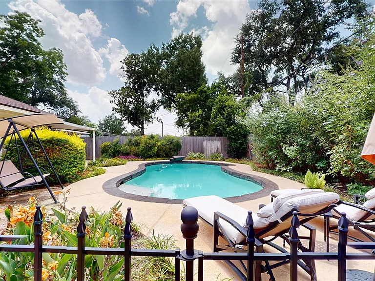 9910 Pine Lake Dr — Photo 43