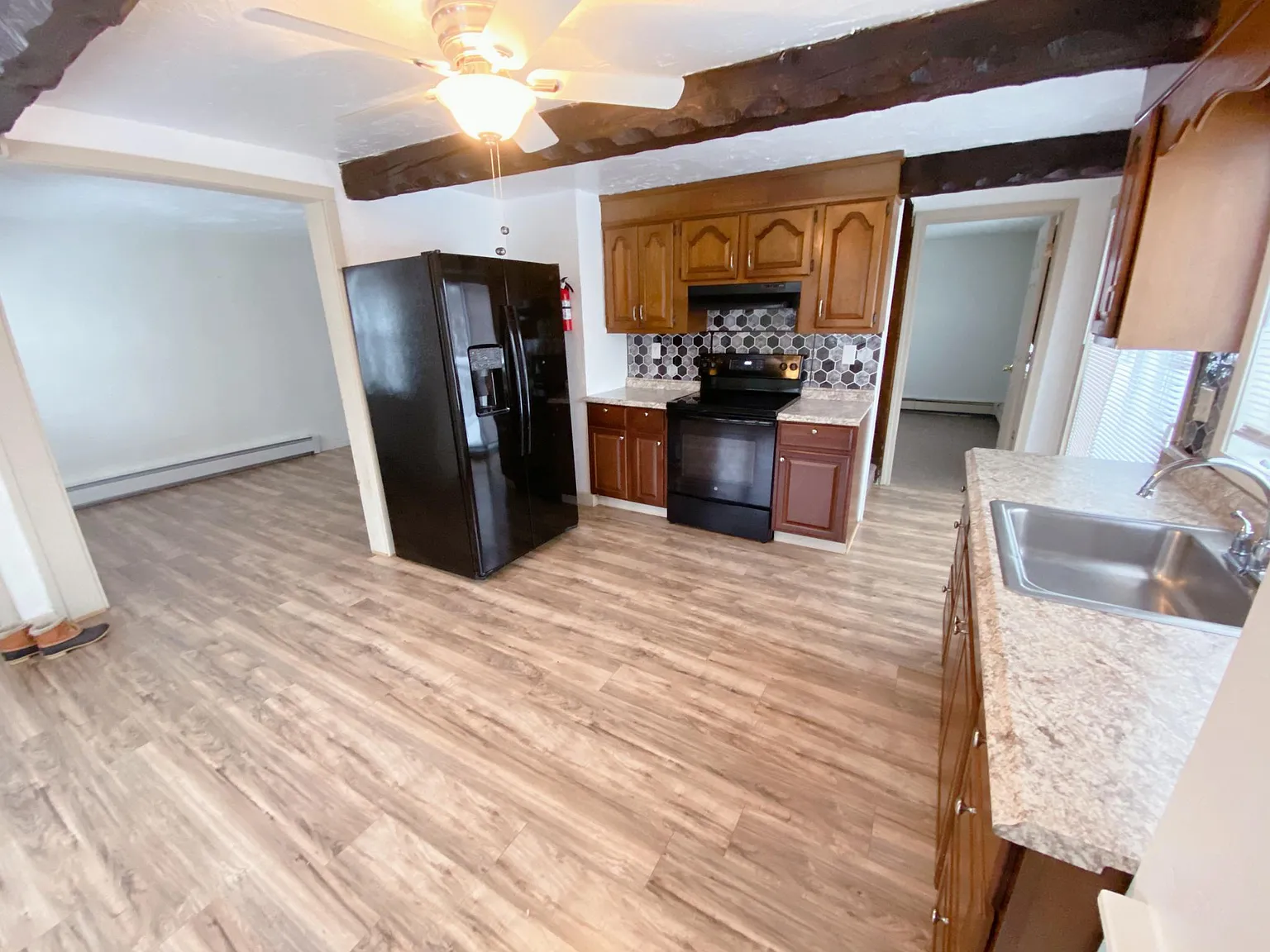 423 Main St — Photo 2