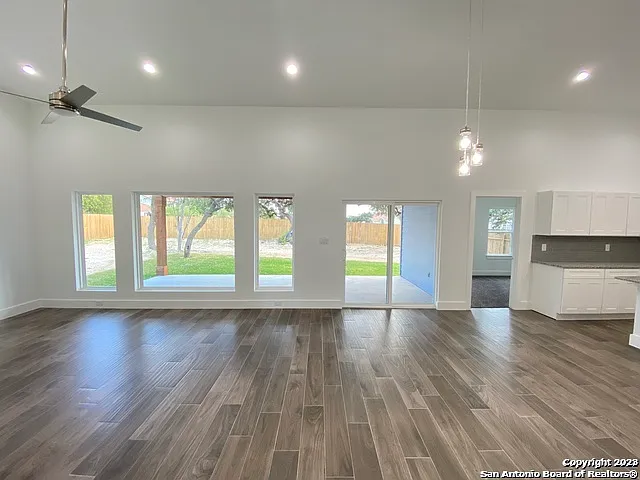 2126 Village Pkwy — Photo 18