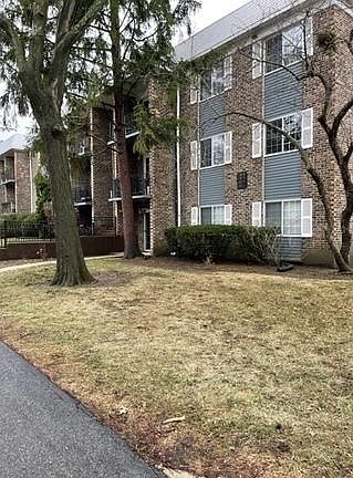 1st image of 1521 N Windsor Dr APT 214