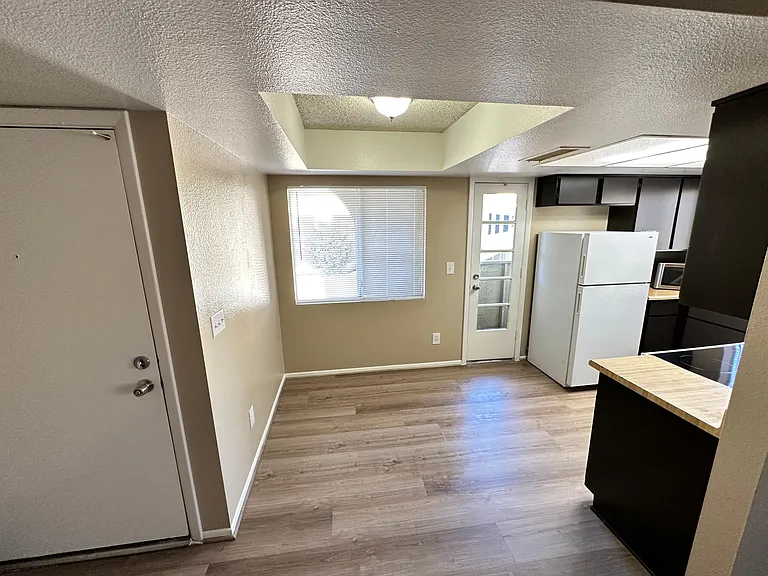 5830 N 48th Dr — Photo 5