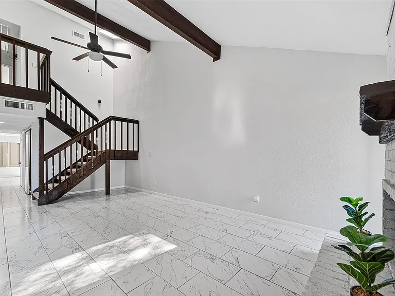 8046 Ellinger Ln — Photo 2