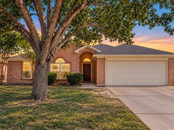 540 Cambridge Dr, Saginaw, TX 76179