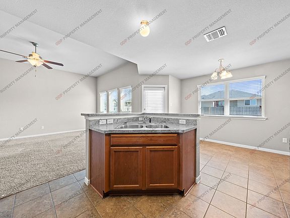 4th image of 1115 Roanoke Dr