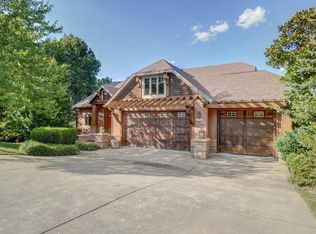 3001 W Oakhaven Ln, Springfield, MO 65810