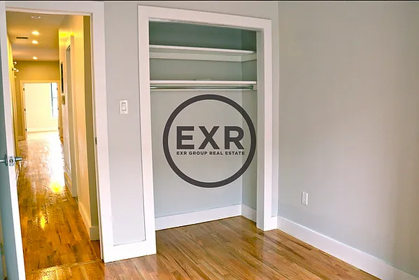 Rented by EXR | media 7