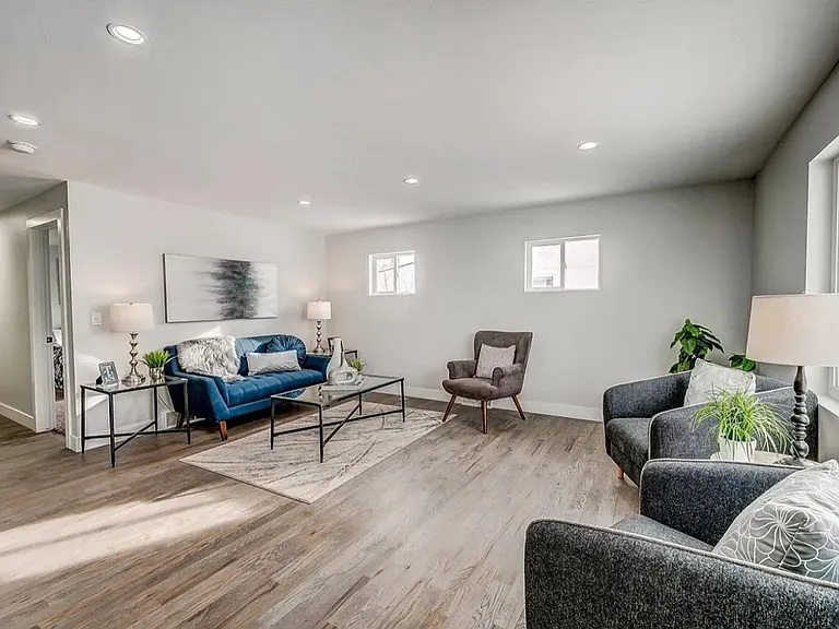 3240 Dexter St — Photo 10