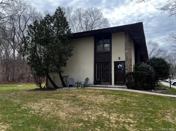 1 Pine Court #1, Selden, NY 11784