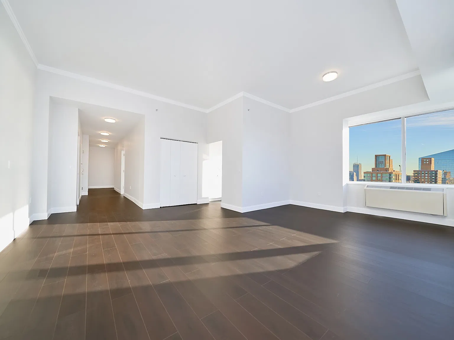 160 Riverside Boulevard — Photo 3