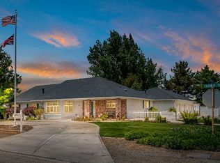 26 Fairway Dr, Yerington, NV