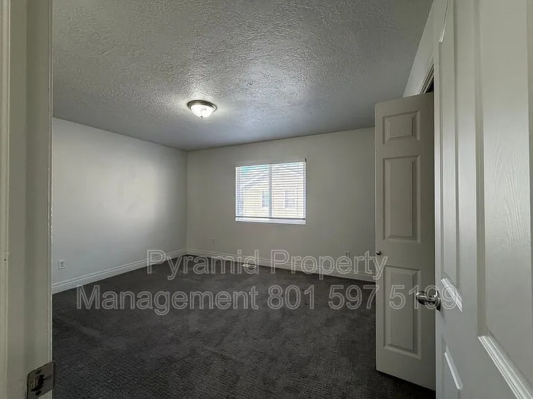 3178 S 945 E #B — Photo 13
