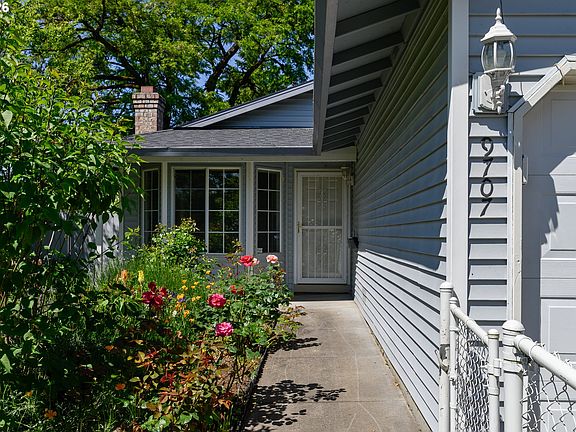 4th image of 9707 SE Reedway St
