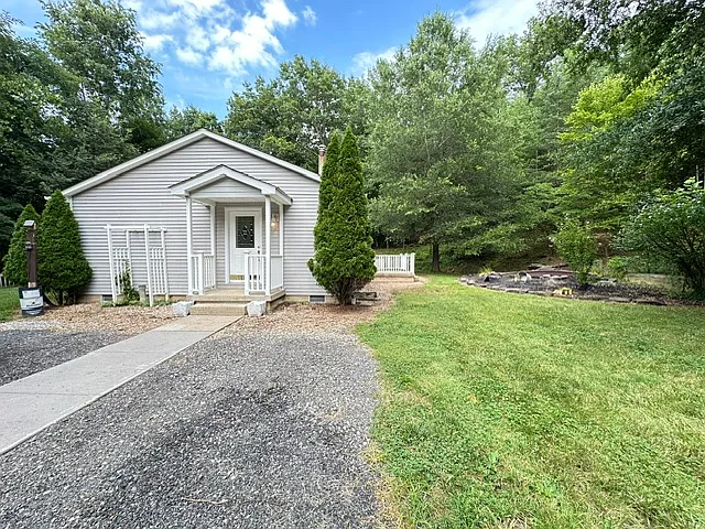 1304 Jollett Rd — Photo 6