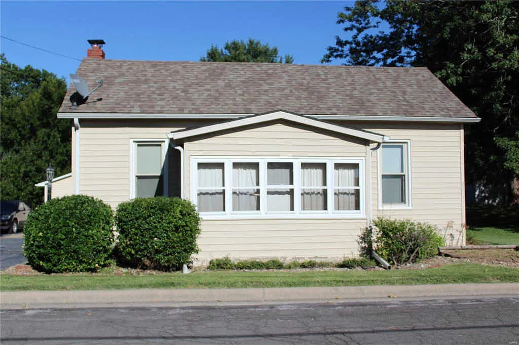 211 Summit Ave photo 1