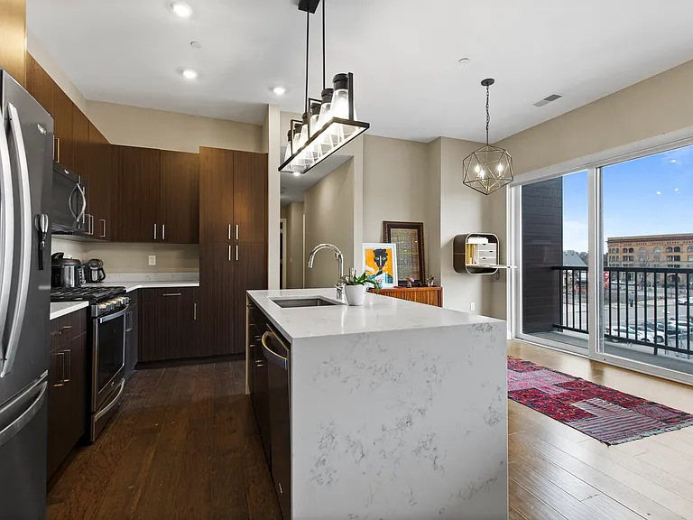 438 Selden St #302 — Photo 3