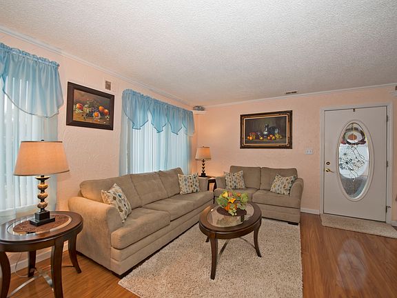 3rd image of 234 Springmeadow Dr Unit A