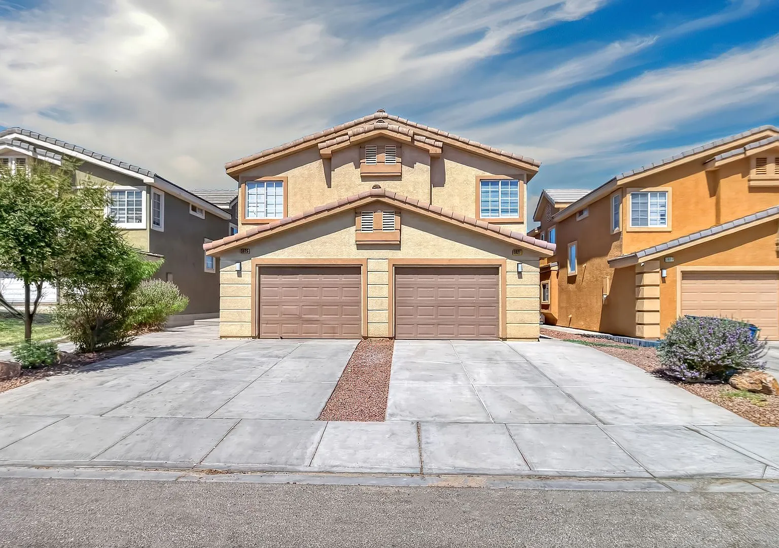 Move-In Ready 3bed / 2bath / 1 Garage Townhome * No Hoa * No Carpet - Built 2009 — Photo 1