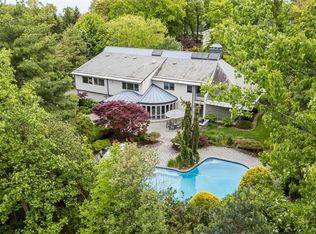4 Hunter Rdg, Woodcliff Lake, NJ 07677