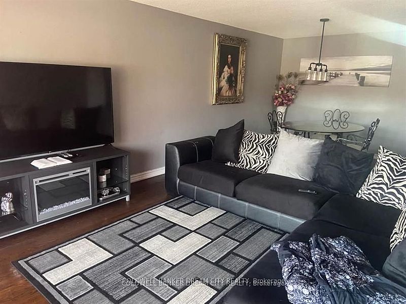 Brampton House for rent - 3 Bedrooms — photo 4