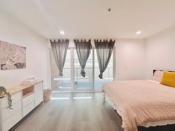 14954 Sherman Way, Van Nuys, CA