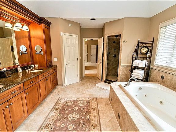 5th image of 32388 Regency Ct